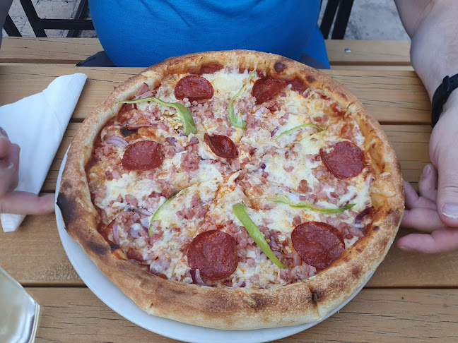 König Borház Pizzaház - Pizza