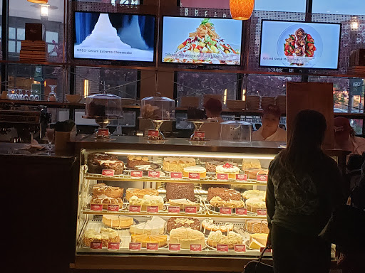 Restaurant «The Cheesecake Factory», reviews and photos, 101 Jordan Creek Parkway, West Des Moines, IA 50266, USA