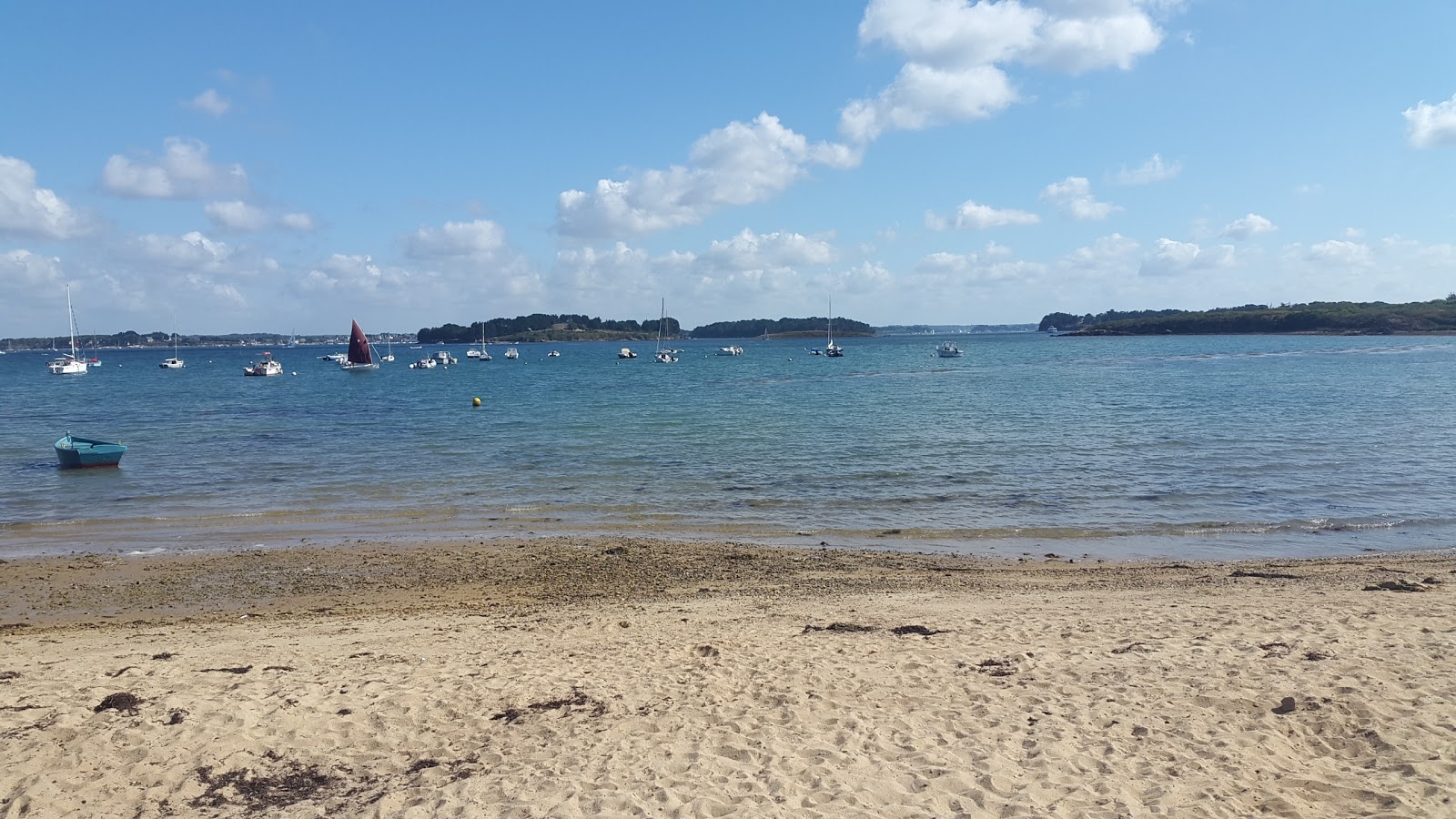 Foto von Plage du Treno mit beiger sand Oberfläche