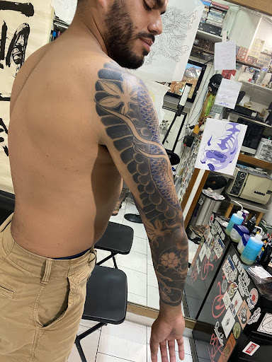 Explore memento mori tattoo ideas, creative tattoo ideas in Honolulu, available at 434 TATTOO WAIKIKI