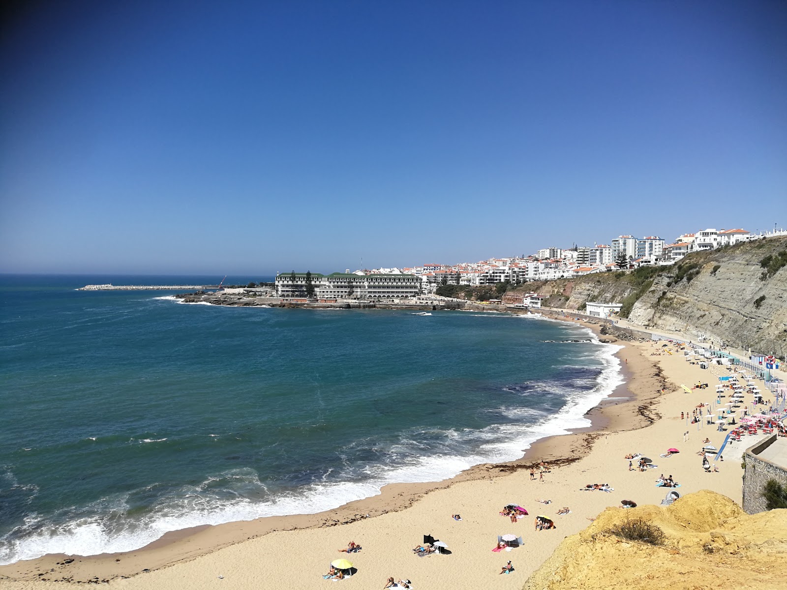 Fotografie cu Praia da Baleia cu o suprafață de nisip fin strălucitor