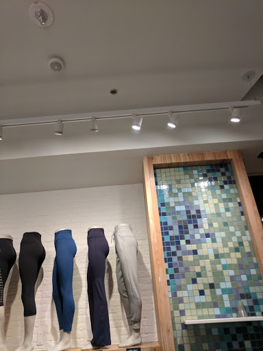 Sportswear Store «lululemon», reviews and photos, 1457 3rd Street Promenade, Santa Monica, CA 90401, USA