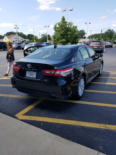 Car Dealer «Classic Toyota», reviews and photos, 515 N Green Bay Rd, Waukegan, IL 60085, USA