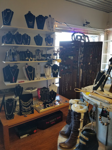 Consignment Shop «Brand Used Thrift And Consignment Shop», reviews and photos, 157 Dolson Ave, Middletown, NY 10940, USA