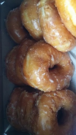 Donut Shop «Fluffy Fresh Donuts», reviews and photos, 5729 Johnson Dr, Shawnee Mission, KS 66202, USA