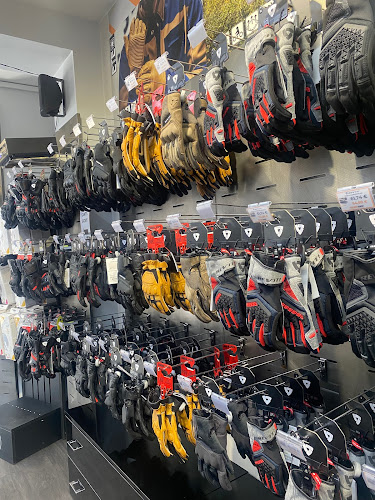 Comentarii opinii despre TEAMAXE GRANDE ARMEE