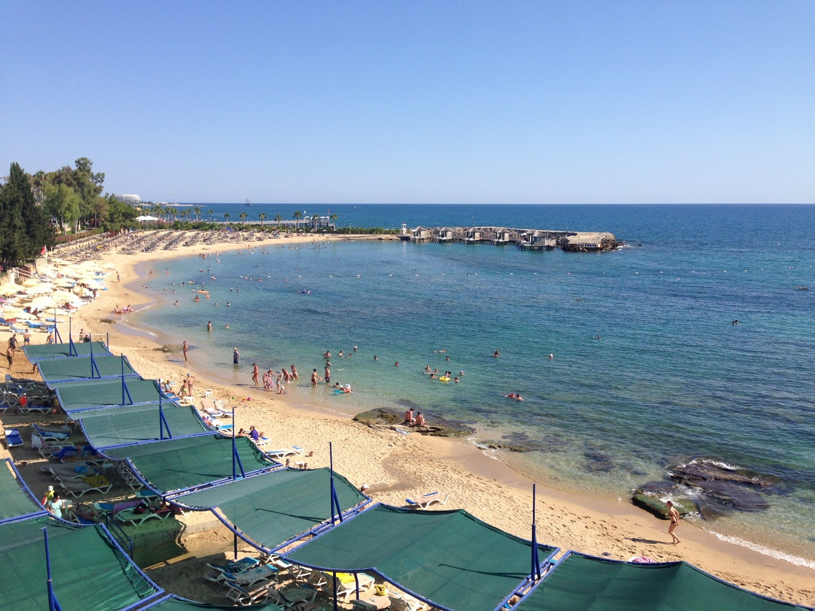 Foto de Avsallar beach con parcialmente limpio nivel de limpieza