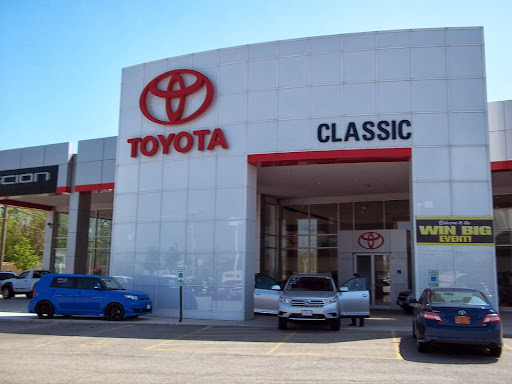 Car Dealer «Classic Toyota», reviews and photos, 515 N Green Bay Rd, Waukegan, IL 60085, USA