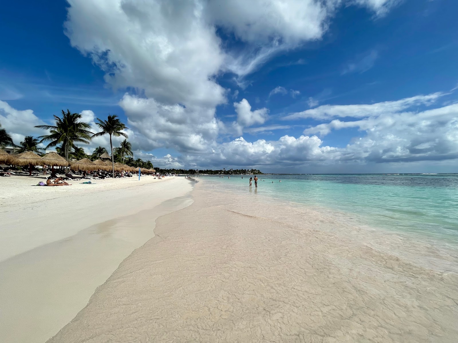 Photo of Akumal beach with white sand surface