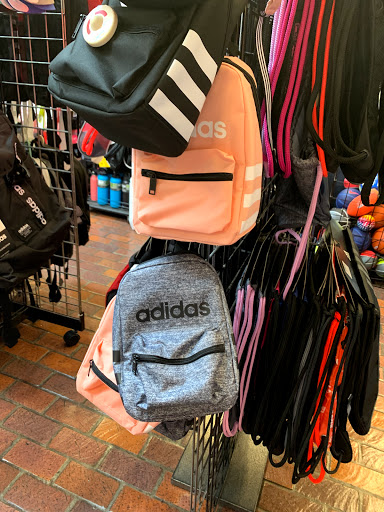 Sporting Goods Store «Big 5 Sporting Goods - Wilshire», reviews and photos, 6601 Wilshire Blvd, Los Angeles, CA 90048, USA