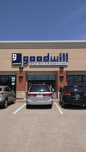 Thrift Store «Goodwill Retail Store of St. Peters – Mid Rivers», reviews and photos, 620 Mid Rivers Mall Dr, St Peters, MO 63376, USA
