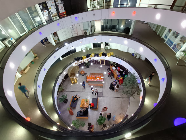 Opiniones de Caracol Los Leones en Providencia - Centro comercial