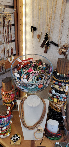 Jewelry Store «Knock Knock Boutique», reviews and photos, 110 W Chocolate Ave, Hershey, PA 17033, USA