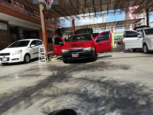 Hand car wash Caracas
