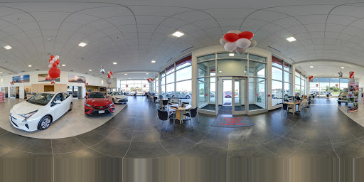 Toyota Dealer «Sam Leman Toyota Bloomington», reviews and photos, 1502 Morrissey Dr, Bloomington, IL 61701, USA