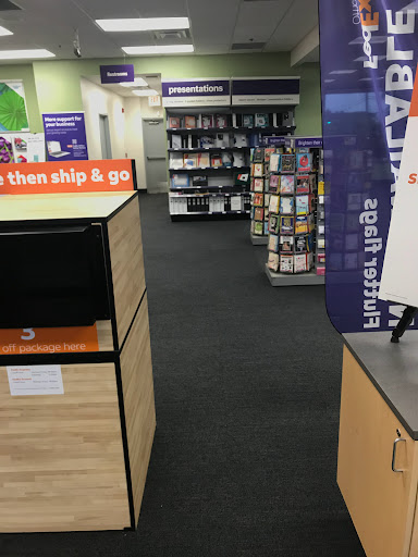 Print Shop «FedEx Office Print & Ship Center», reviews and photos, 391 S Broadway Suite A, Salem, NH 03079, USA