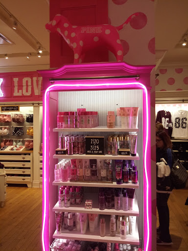 Shopping Mall «Summit Mall», reviews and photos, 3265 W Market St, Fairlawn, OH 44333, USA