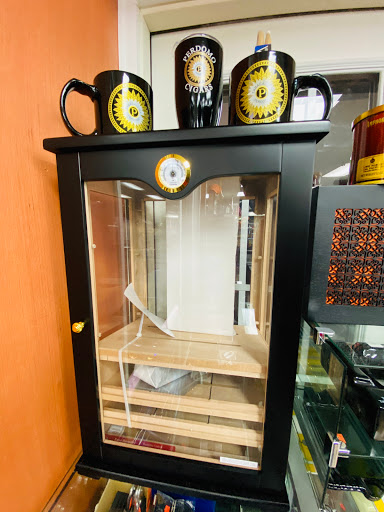 Tobacco Shop «Tobacco Palace & Vape Shop Gainesville», reviews and photos, 235 Pearl Nix Pkwy #2, Gainesville, GA 30501, USA