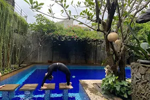 Let's Yoga JIWANMUKHTI image