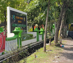 Semarang III Polytechnic campus garden photo