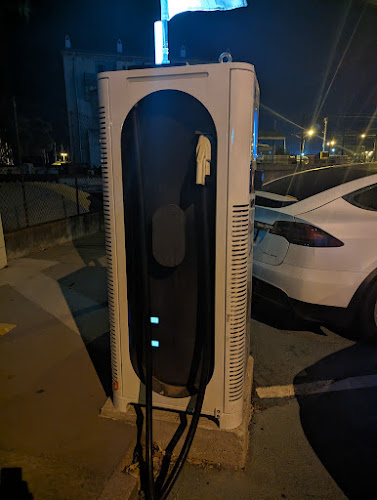 Borne de recharge de véhicules électriques e-motum Station de recharge Ajaccio