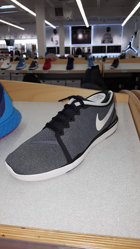 Shoe Store «WSS», reviews and photos, 460 San Fernando Mission Blvd, San Fernando, CA 91340, USA