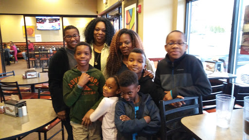 Pizza Restaurant «Round Table Pizza», reviews and photos, 34410 16th Ave S, Federal Way, WA 98003, USA