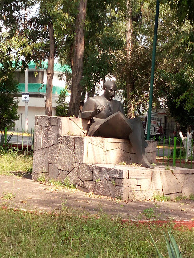 Estatua del Arquitecto Luis Barragan Morfin