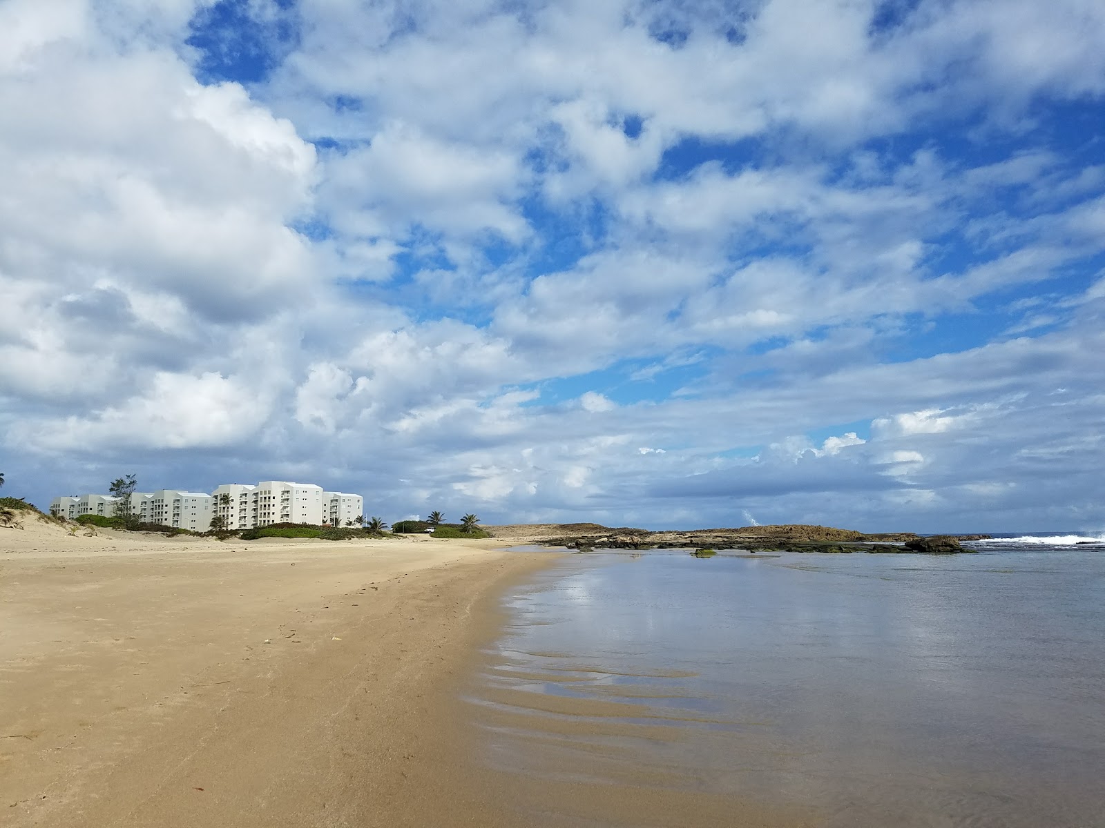 Φωτογραφία του Pocita de la Princesa με φωτεινή άμμος επιφάνεια