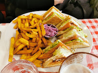 Club sandwich du Restaurant de cuisine américaine moderne Schwartz's à Paris - n°6