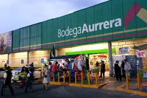 Bodega Aurrera, Plaza Churubusco image