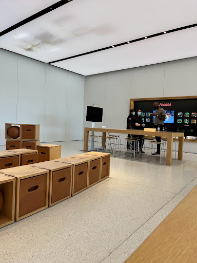 Computer Store «Apple Legacy Place», reviews and photos, 508 Legacy Pl, Dedham, MA 02026, USA