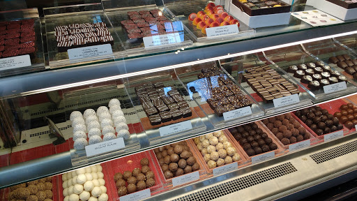 Shopping Mall «Town Center Plaza», reviews and photos, 5000 W 119th St, Leawood, KS 66209, USA