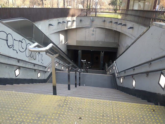Opiniones de Metro Parque Almagro Línea 3 en Puente Alto - Museo