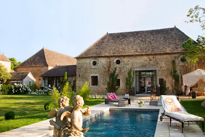 les granges du château à Meursanges