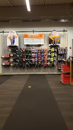 Shoe Store «DSW Designer Shoe Warehouse», reviews and photos, 1900 E Rio Salado Pkwy, Tempe, AZ 85281, USA
