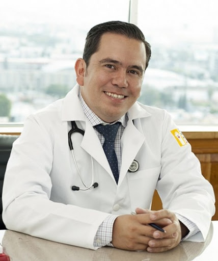 Dr. Cristhian Godinez Borrego, Cirujano pediátrico