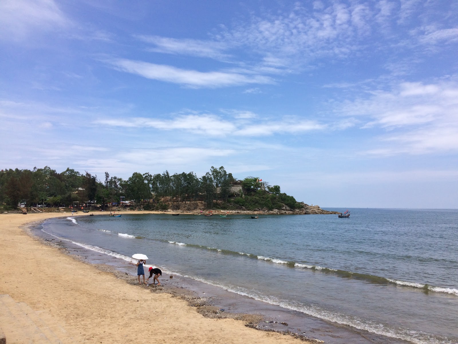 Foto di Quynh Phuong beach con una superficie del sabbia beige