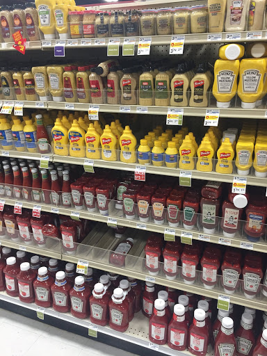 Supermarket «Giant Eagle Supermarket», reviews and photos, 36475 Euclid Ave, Willoughby, OH 44094, USA