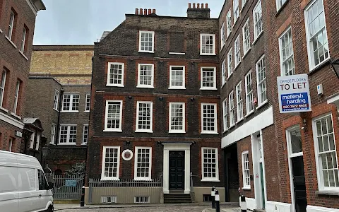 Dr Johnson's House image