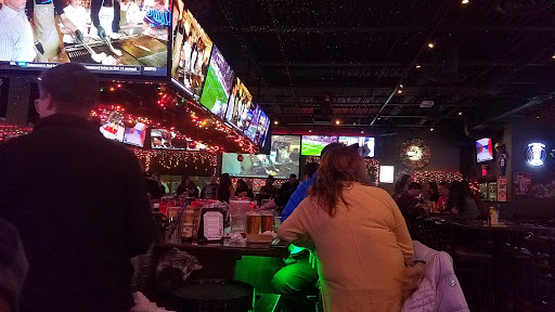 Sports Bar «Chasers Sports Bar & Grill - Pizza - Catering - Delivery - Slots», reviews and photos, 830 S Rand Rd, Lake Zurich, IL 60047, USA