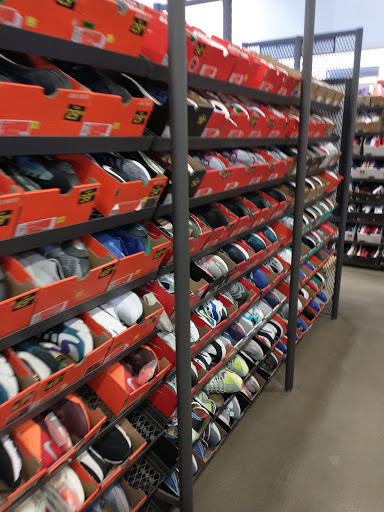 Clothing Store «Nike Factory Store», reviews and photos, 243 Tanger Dr Suite 243, Williamsburg, IA 52361, USA