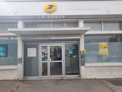 La Poste - Centre d’examen du code de la route à Migennes, Yonne