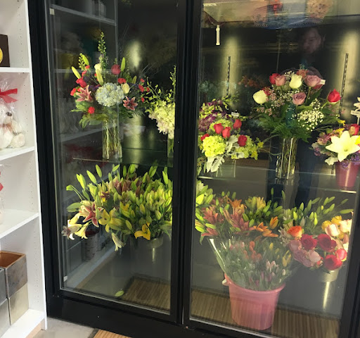 Florist «Vienna Florist & Gifts», reviews and photos, 431 Maple Ave W, Vienna, VA 22180, USA