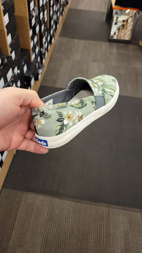 Shoe Store «DSW Designer Shoe Warehouse», reviews and photos, 23171 W Outer Dr, Allen Park, MI 48101, USA