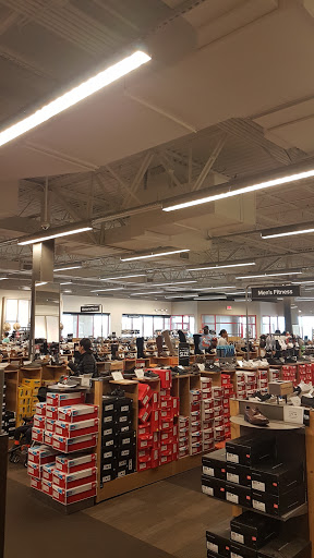 Shoe Store «DSW Designer Shoe Warehouse», reviews and photos, 8400 Factory Shops Blvd #400, Jeffersonville, OH 43128, USA