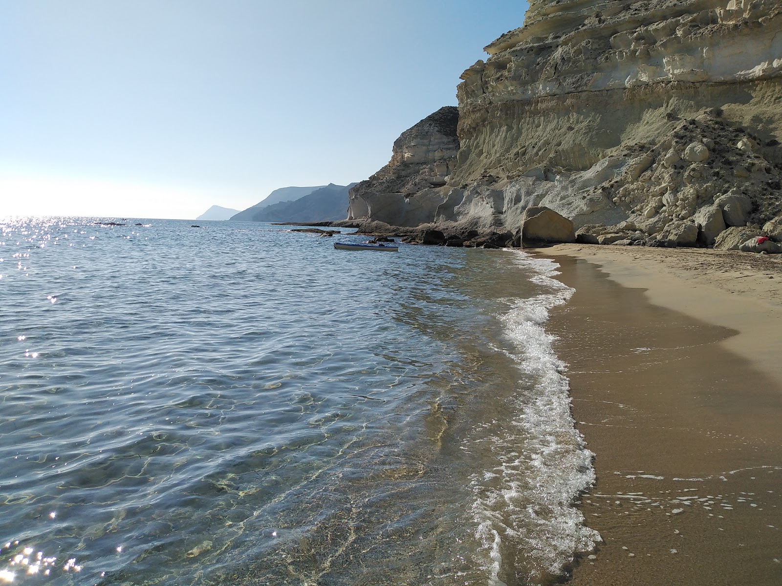 Zdjęcie Cala del Sol z powierzchnią jasny piasek