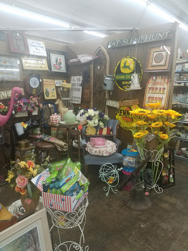 Outlet Mall «Finders Keepers Traders Outlet Mall», reviews and photos, 740-784 Chelsa Dr, Madisonville, KY 42431, USA