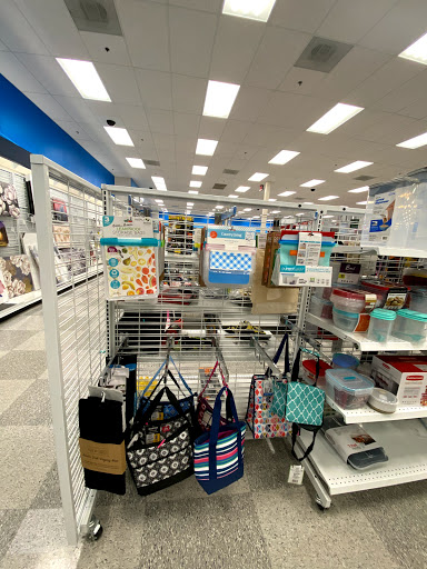 Clothing Store «Ross Dress for Less», reviews and photos, 701 N Milwaukee Ave, Vernon Hills, IL 60061, USA