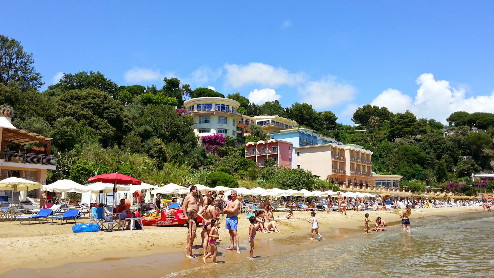 Fotografie cu Summit Hotel beach - locul popular printre cunoscătorii de relaxare